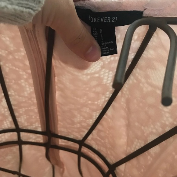 Light pink lace dress - Picture 4 of 4